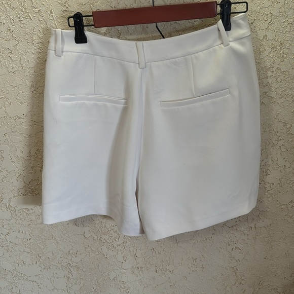NWT GOOD AMERICAN
LUXE SUITING TROUSER SHORT - Picture 7 of 16